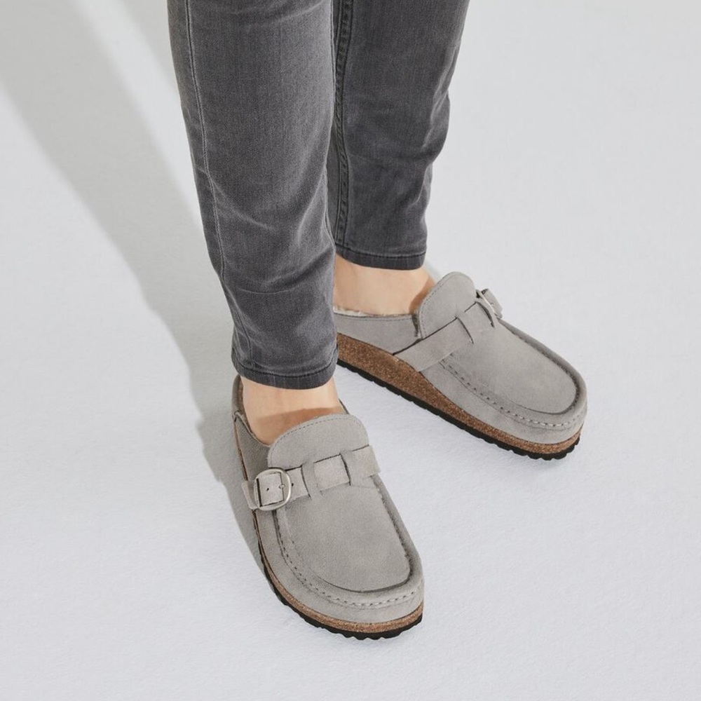 Birkenstock Buckley Shearling suede clogs. Size 40. Stone Coin color